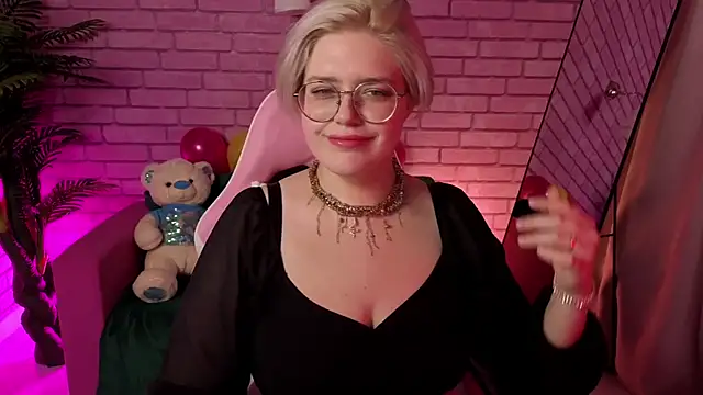 DominiqueSweetie online show from 11-25-25, 12:16