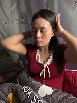 Snapshot of Suna-ny chatting on 11-19-25, 12:27 Suna-ny online show from 11-19-25, 12:27