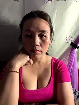 Snapshot of Suna-ny chatting on 12-14-25, 12:32 Suna-ny online show from 12-14-25, 12:32