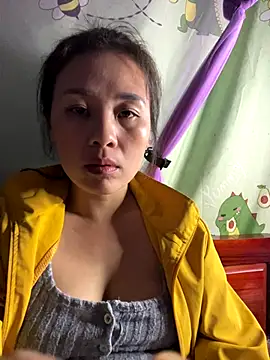 Snapshot of Suna-ny chatting on 12-20-25, 12:01 Suna-ny online show from 12-20-25, 12:01