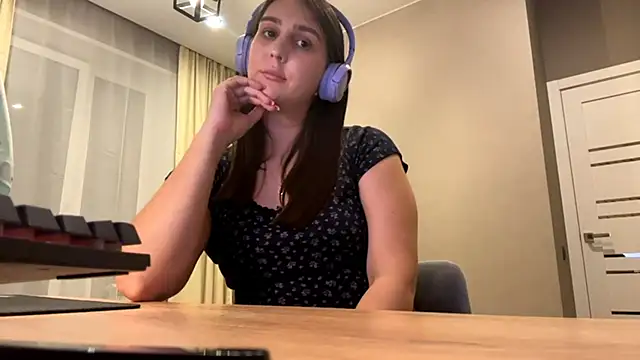 Snapshot of RoseRossi chatting on 09-30-25, 10:09 RoseRossi online show from 09-30-25, 10:09