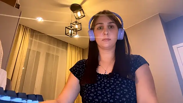 Snapshot of RoseRossi chatting on 10-10-25, 10:03 RoseRossi online show from 10-10-25, 10:03