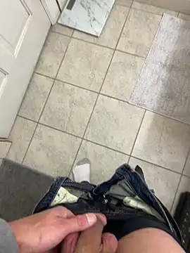 Snapshot of littleguybigdick1564 chatting on 11-22-25, 11:37 littleguybigdick1564 online show from 11-22-25, 11:37