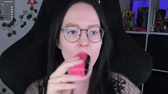Snapshot of power_robynn chatting on 10-19-25, 03:34 power robynn online show from 10-19-25, 03:34