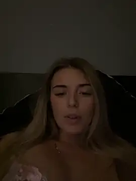 Snapshot of EllieEllxx chatting on 10-04-25, 06:50 EllieEllxx online show from 10-04-25, 06:50