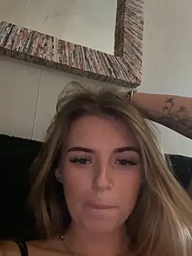 Snapshot of EllieEllxx chatting on 10-11-25, 12:26 EllieEllxx online show from 10-11-25, 12:26