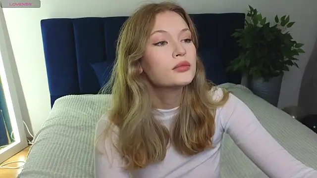 Snapshot of julia_di chatting on 10-31-25, 08:48 julia di online show from 10-31-25, 08:48