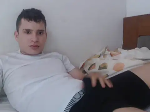 Snapshot of Alexhot2026 chatting on 10-06-25, 02:58 Alexhot2026 online show from 10-06-25, 02:58