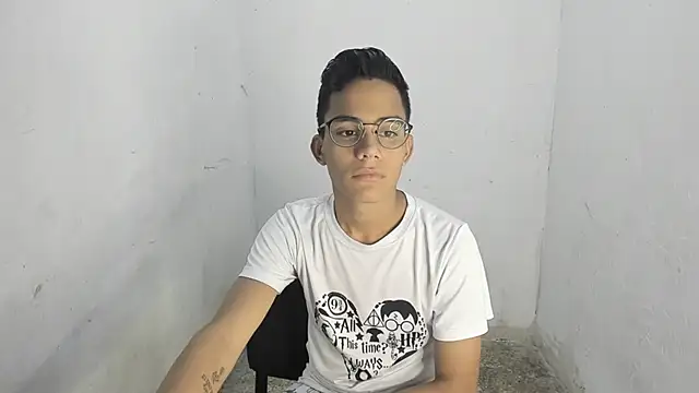 Snapshot of Deivi_colins_23 chatting on 10-25-25, 01:57 Deivi colins 23 online show from 10-25-25, 01:57