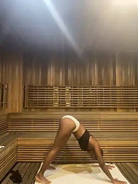 tia   fox online show from 11-25-25, 06:30