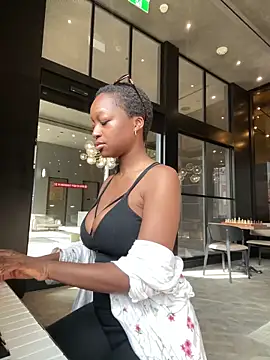 tia   fox online show from 02-17-26, 05:41