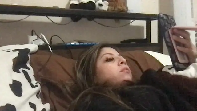 bunnygorl12 online show from 11-19-25, 10:04