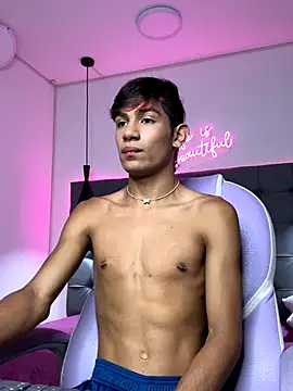 Snapshot of cherub_ chatting on 12-04-25, 12:25 cherub online show from 12-04-25, 12:25