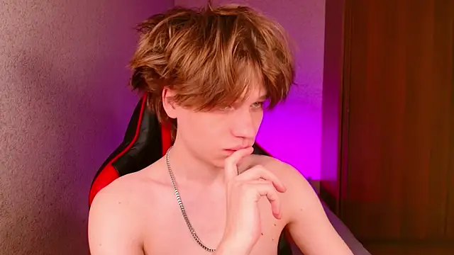 Snapshot of jeffreyue chatting on 10-18-25, 01:12 jeffreyue online show from 10-18-25, 01:12