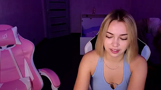 stefany and bettany online show from 10-31-25, 01:56