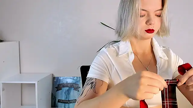Snapshot of MelinMonro chatting on 10-14-25, 03:18 MelinMonro online show from 10-14-25, 03:18