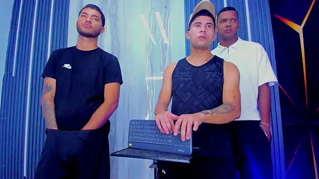 Snapshot of The_Boy_King chatting on 12-04-25, 03:10 The Boy King online show from 12-04-25, 03:10