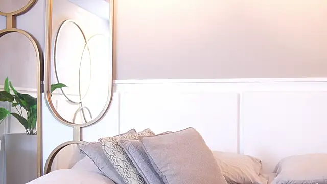 Roxy Vega online show from 10-08-25, 12:14