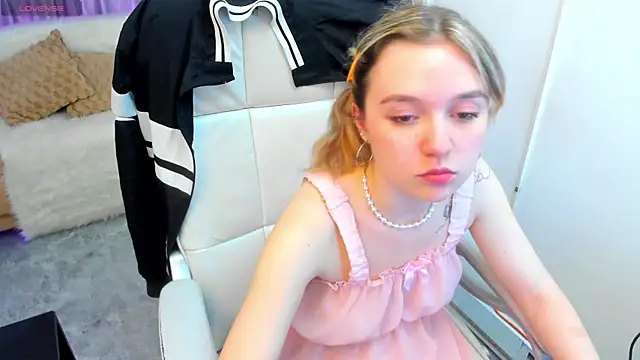 Lucia Copper online show from 11-01-25, 03:47