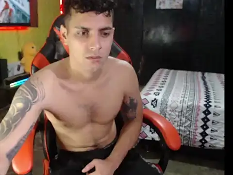 Snapshot of alessandro290 chatting on 12-16-25, 12:26 alessandro290 online show from 12-16-25, 12:26