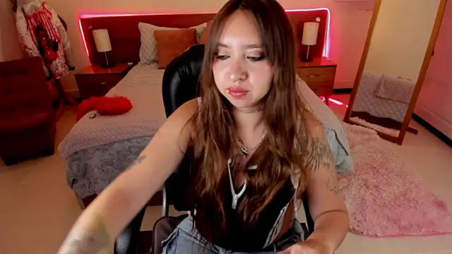 Scarlett  Cooper   online show from 10-18-25, 12:17