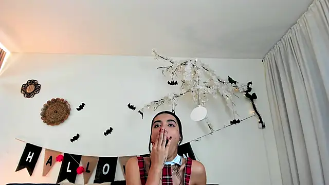 cloe taylor   online show from 10-25-25, 03:47