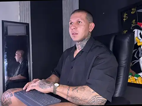 MAXIMO VEGA online show from 10-24-25, 08:27