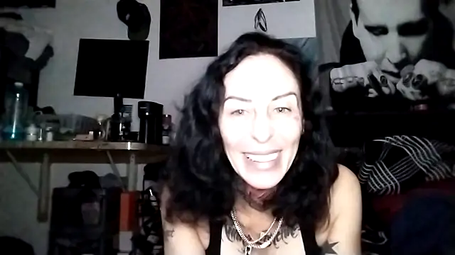 inkdhollow1 online show from 10-08-25, 09:07