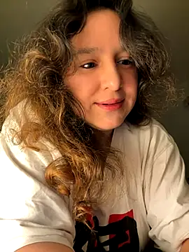 Snapshot of Luisaa_rosee chatting on 10-30-25, 01:40 Luisaa rosee online show from 10-30-25, 01:40