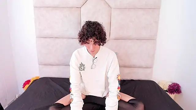 Scaarlett 22  online show from 10-19-25, 05:24