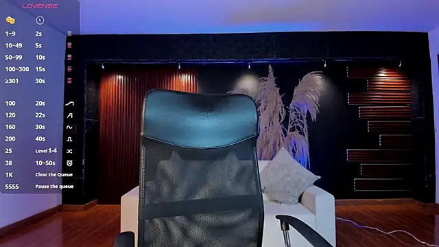 VenusCooper online show from 04-16-26, 09:39