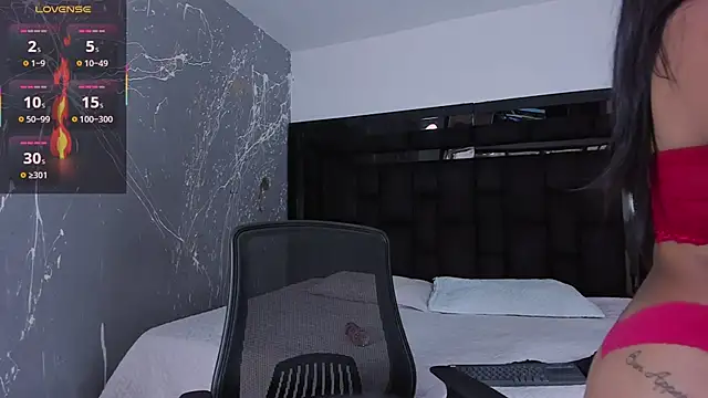 LiaClarck  online show from 11-20-25, 09:14