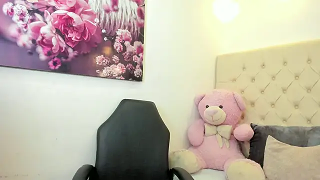 Snapshot of salo_kinlley chatting on 10-28-25, 05:04 salo kinlley online show from 10-28-25, 05:04