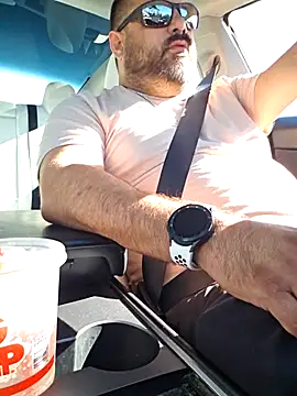 Roddog18 online show from 11-28-25, 08:11