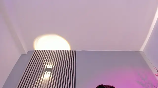 Xiomara Stwart online show from 12-18-25, 03:56