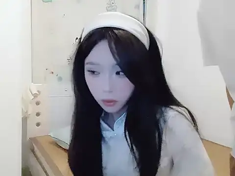 xiaoyazi1358 online show from 10-04-25, 12:03