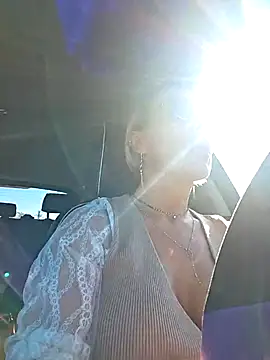 KirraWhite online show from 10-31-25, 10:27