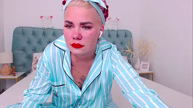 Snapshot of Naughty_kittyy1 chatting on 10-08-25, 11:52 Naughty kittyy1 online show from 10-08-25, 11:52