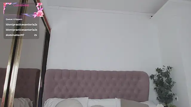 Snapshot of Naughty_kittyy1 chatting on 10-13-25, 08:47 Naughty kittyy1 online show from 10-13-25, 08:47
