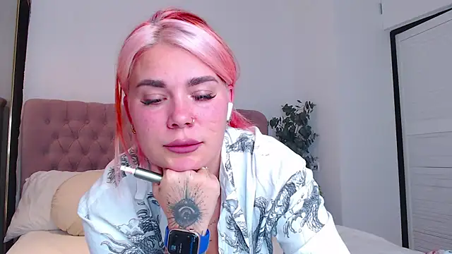 Snapshot of Naughty_kittyy1 chatting on 10-14-25, 08:42 Naughty kittyy1 online show from 10-14-25, 08:42