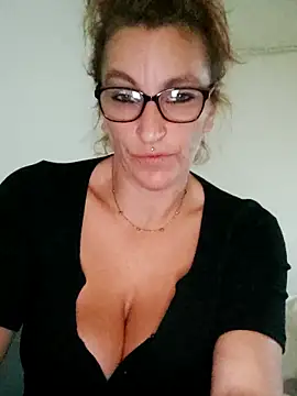 Fifi83Bell online show from 11-08-25, 02:50