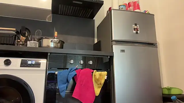 nanaisbackk online show from 11-04-25, 08:13