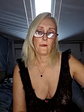 Snapshot of Jenny_Blum chatting on 10-08-25, 08:01 Jenny Blum online show from 10-08-25, 08:01