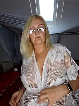 Snapshot of Jenny_Blum chatting on 10-13-25, 03:12 Jenny Blum online show from 10-13-25, 03:12