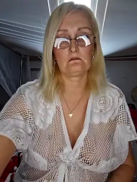 Snapshot of Jenny_Blum chatting on 10-15-25, 08:58 Jenny Blum online show from 10-15-25, 08:58