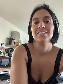 Snapshot of LaPetiteKim chatting on 10-31-25, 01:12 LaPetiteKim online show from 10-31-25, 01:12