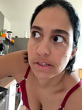 Snapshot of LaPetiteKim chatting on 11-05-25, 12:49 LaPetiteKim online show from 11-05-25, 12:49