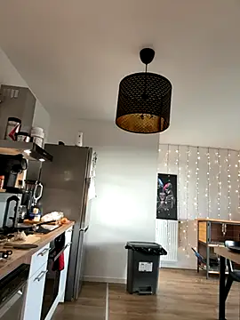 Snapshot of LaPetiteKim chatting on 11-17-25, 08:42 LaPetiteKim online show from 11-17-25, 08:42