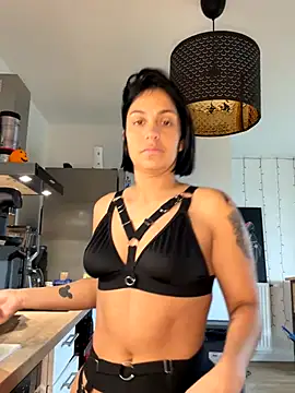 Snapshot of LaPetiteKim chatting on 11-27-25, 08:38 LaPetiteKim online show from 11-27-25, 08:38