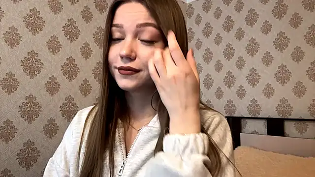 KissMeViolet online show from 10-01-25, 04:51